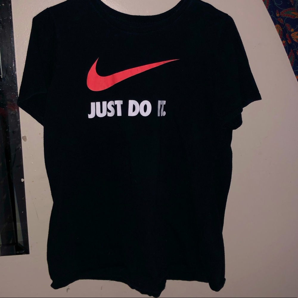 Nike T-Shirt. Size XL in kids. Smoke free!!.